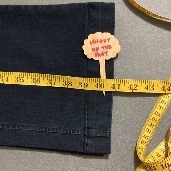 ONE 5 ONE blue jeans size 10 slightly flared. 40% cotton 32% polyester 27% rayon - Picture 8 of 11